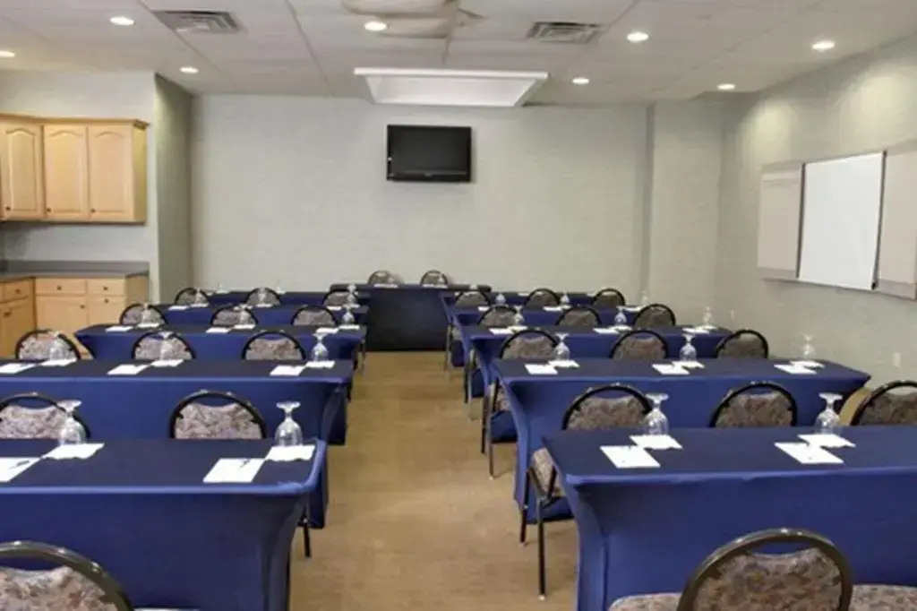 Marco LaGuardia Hotel & Suites