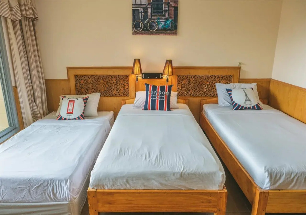 RoomQuest Golden Triangle Premium Collection