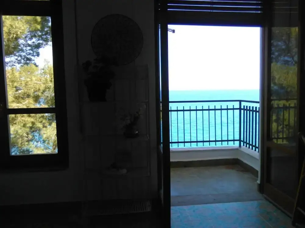 Apartment With 2 Bedrooms in Torre Colonna-sperone, With Enclosed Garden and Wifi