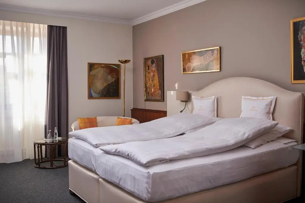 RomanticHOTEL Goldener Karpfen - das kleine, feine Grandhotel direkt in der Altstadt