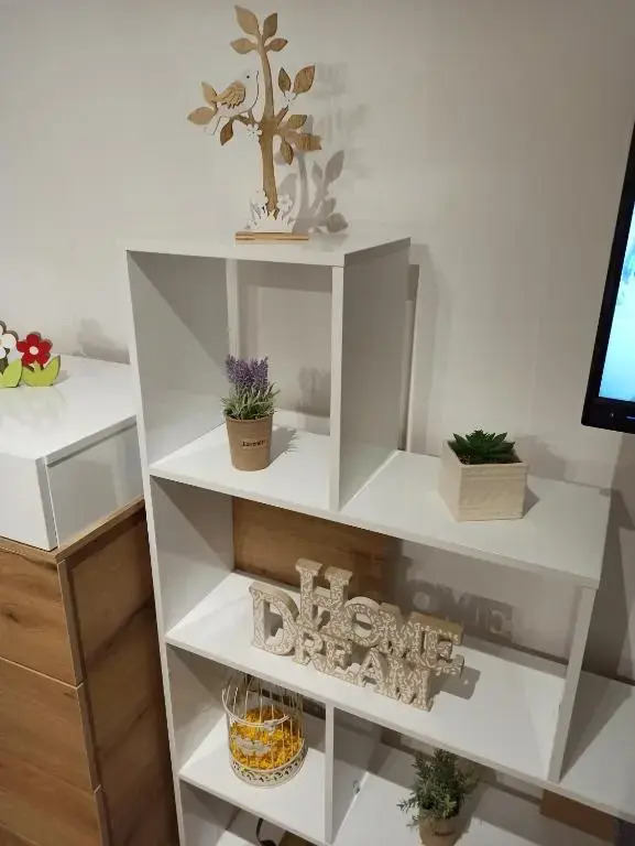 STUDIO-10
