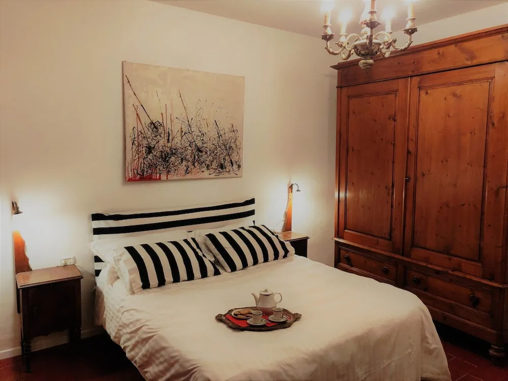 Golden Authentic Florentine Gem, Perfect Location