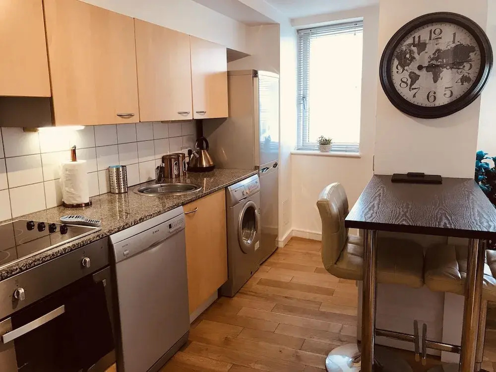 1 Bed Luxe Dockland Apartment - Free parking