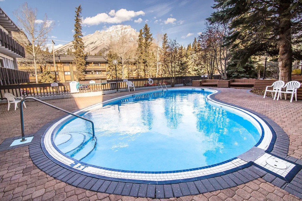 Moxy Banff