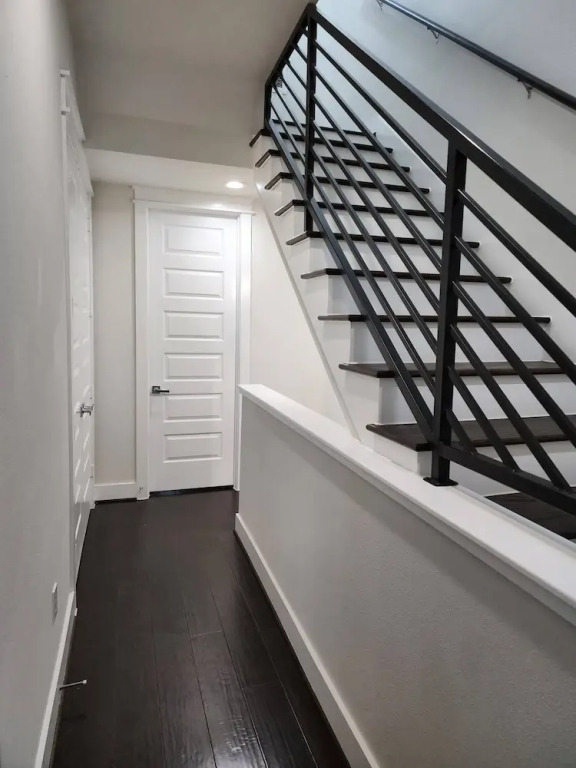 "modern 3bed Townhome. Near Nrg"