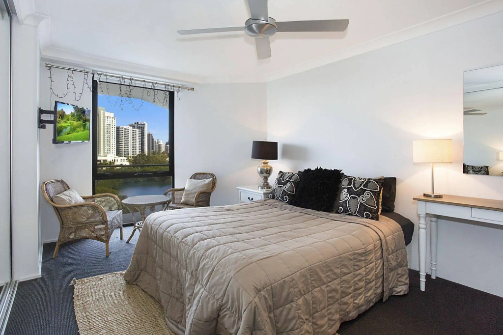 Surfers Plaza Resort