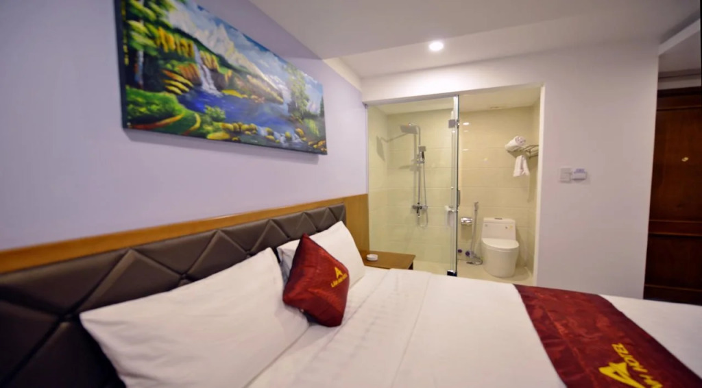La Beach Hotel