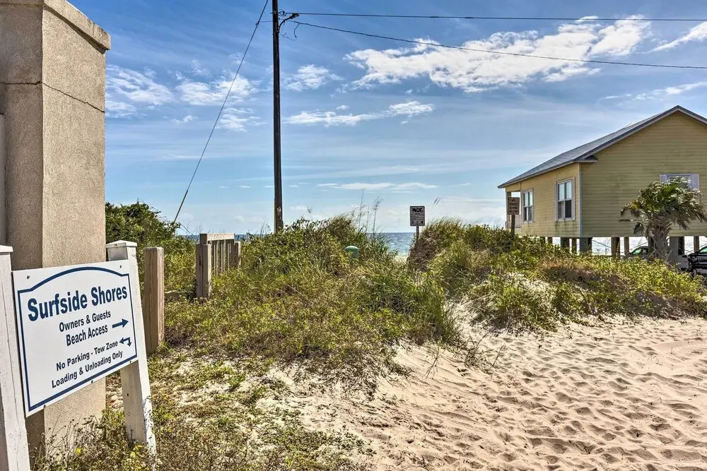 Cute & Cozy Gulf Shores Bungalow: 1/2 Mi to Beach!