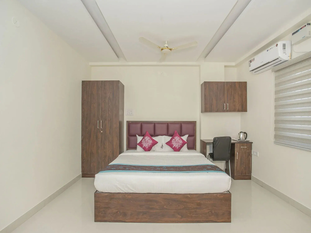 OYO 11387 Hotel Kozy Rooms