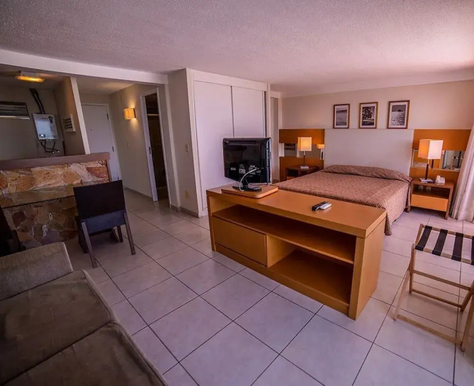 Flats com ampla varanda - 150m da Praia de Ponta Negra