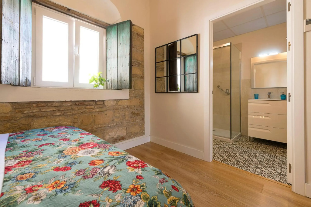 Cream Loft. Siente Jerez. Parking+Wifi+Netflix