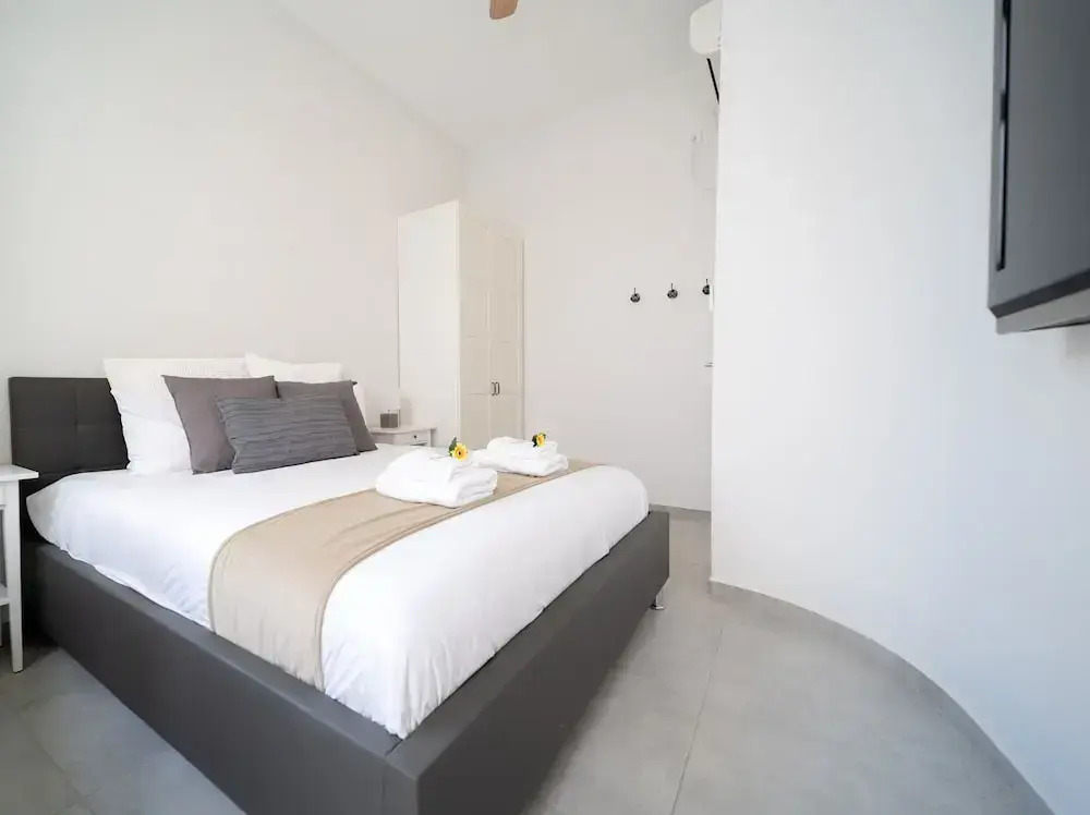 YalaRent Boutique apartments in Jaffa's flea market - Families only