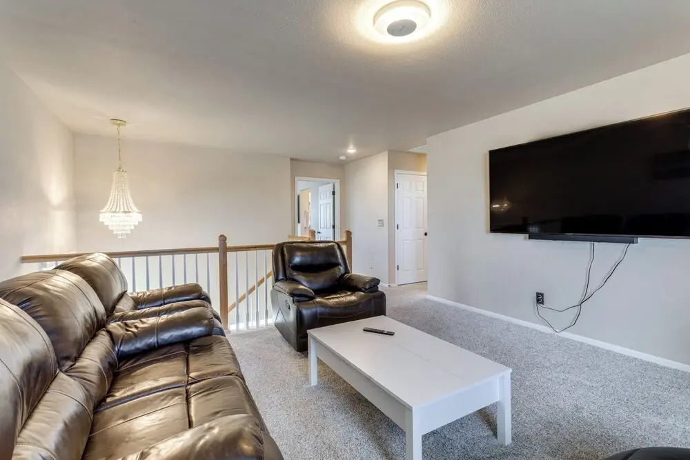 17 Mi to Downtown Denver: Modern Aurora Home!