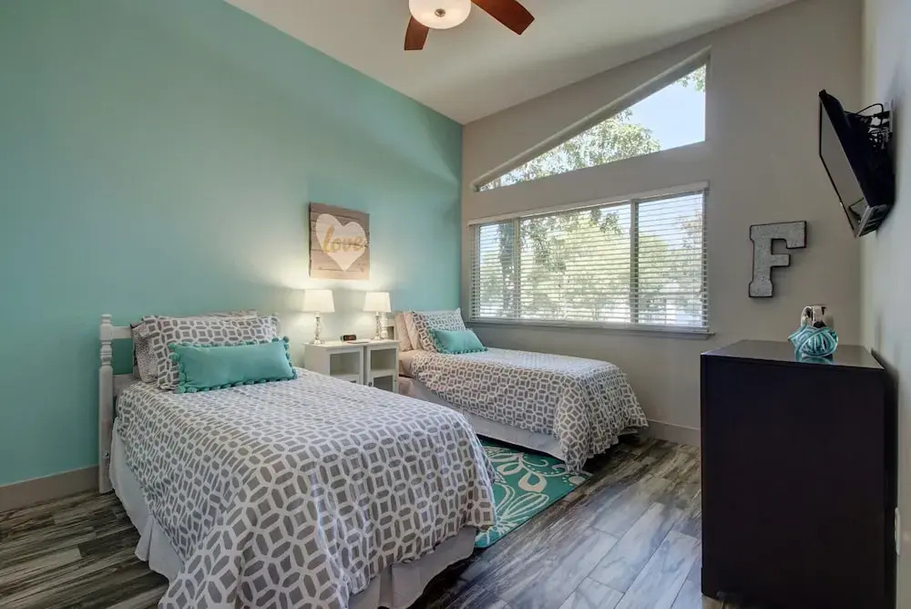 3BR Tree Shaded Home in Austin by RedAwning
