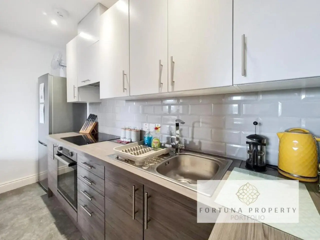Superb 4 bedroom penthouse apartment in a superior Regency townhouse in heart of Cheltenham Town centre - NEWLY REFURBISHED THROUGHOUT
