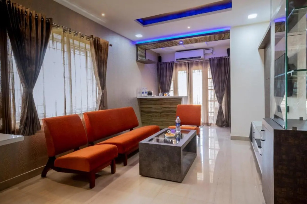 SR BOUTIQUEE STAY
