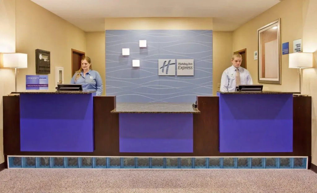 Holiday Inn Express Hotel & Suites St. Charles by IHG