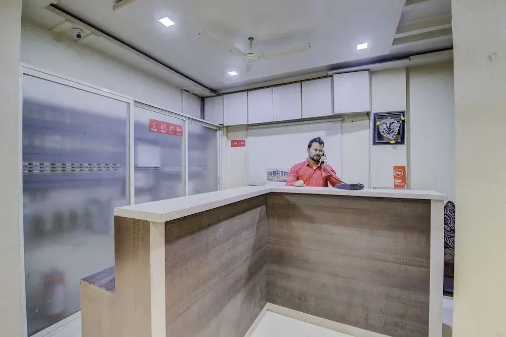 OYO 24125 Hotel Aakash