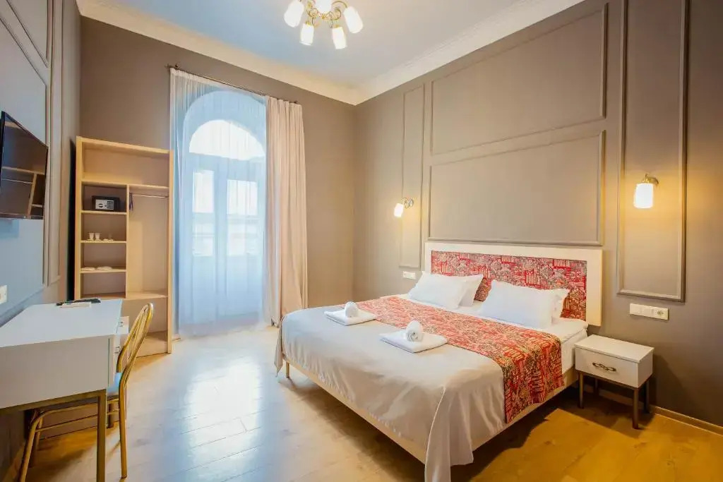 Galaktionis Apartment.3 min to Liberty Square