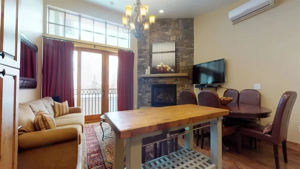 Luxury 3 Bedroom Lionshead Village Condo With Rooftop Pool, Hot Tubs