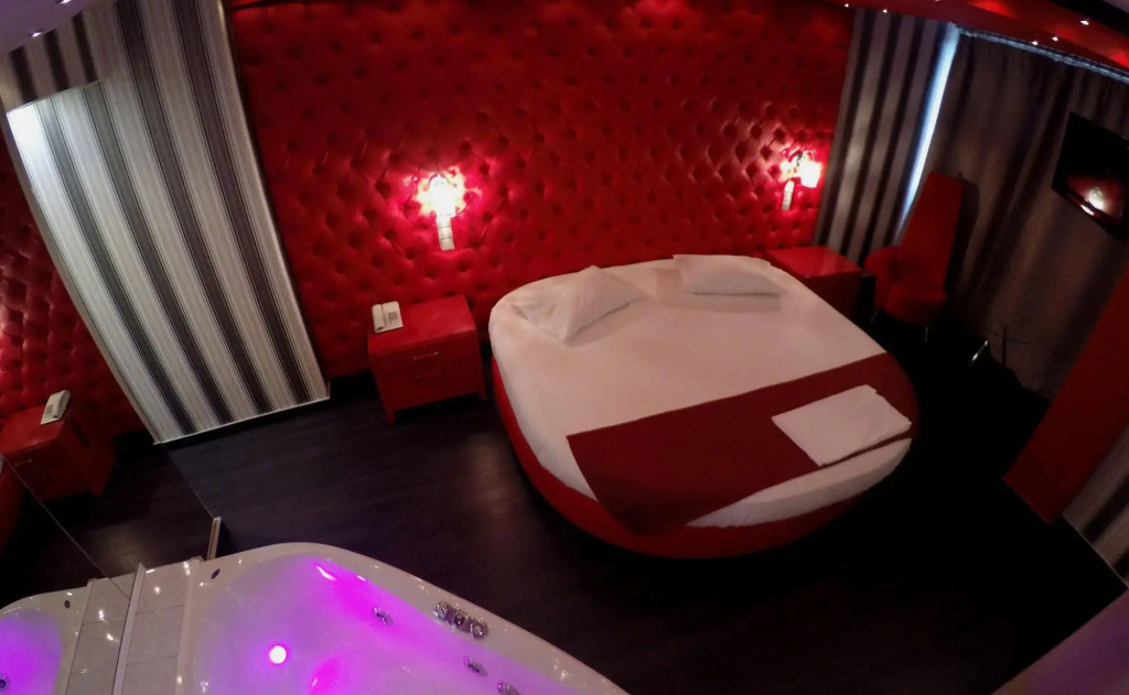 Carol Hotel