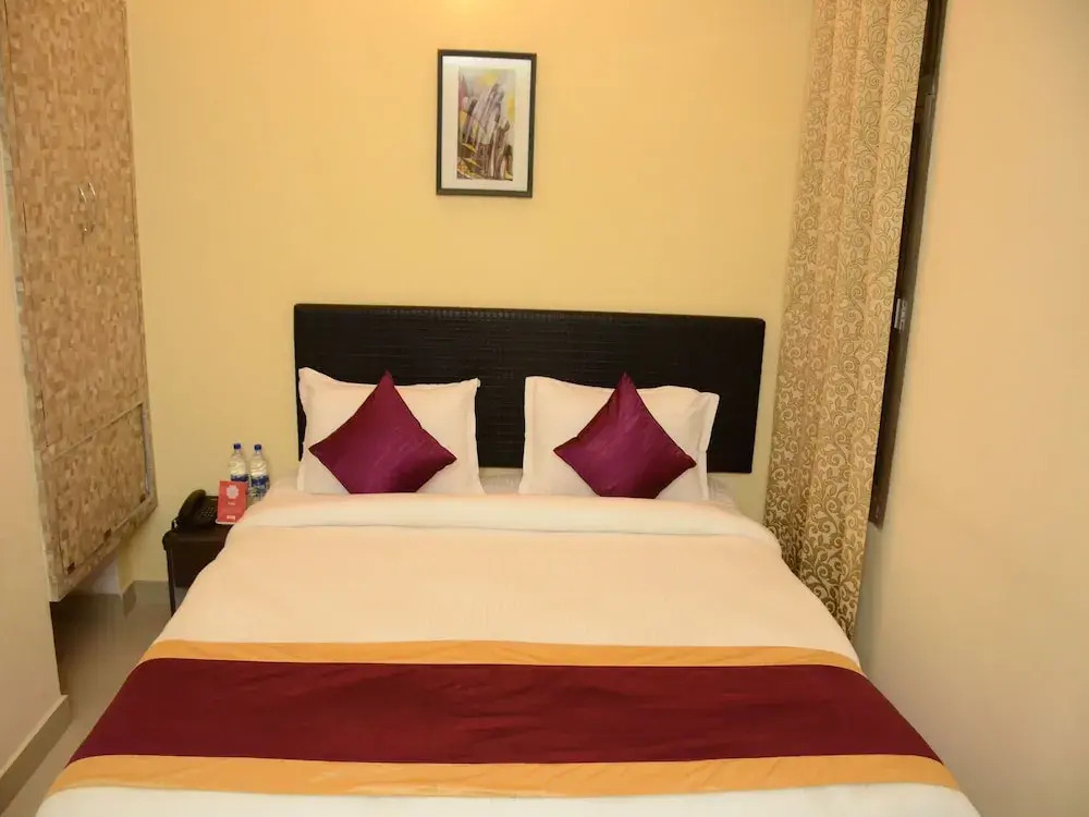 OYO 8448 Hotel Shyamal