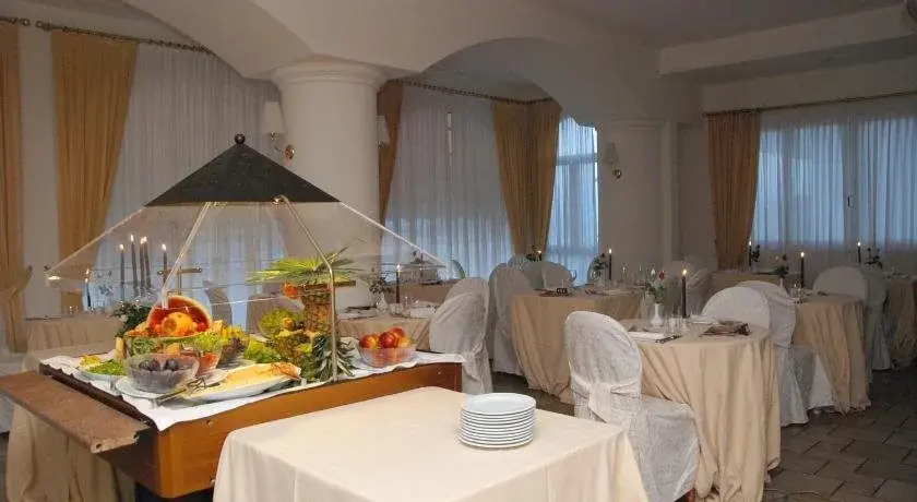 Hotel Trevi Riccione, in centro sul mare con cucina