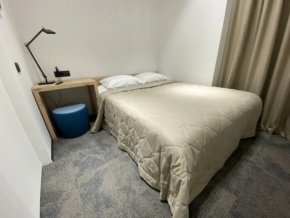 Зал сна и отдыха Sleep Lounge, Терминал D — хостел