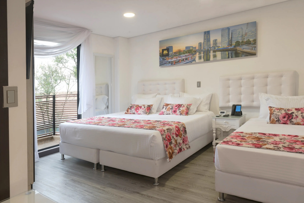 Hotel Arvut Collection
