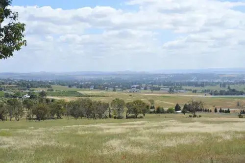 BATHURST GOLDFIELDS RESIDENCE on MOUNT PANORAMA