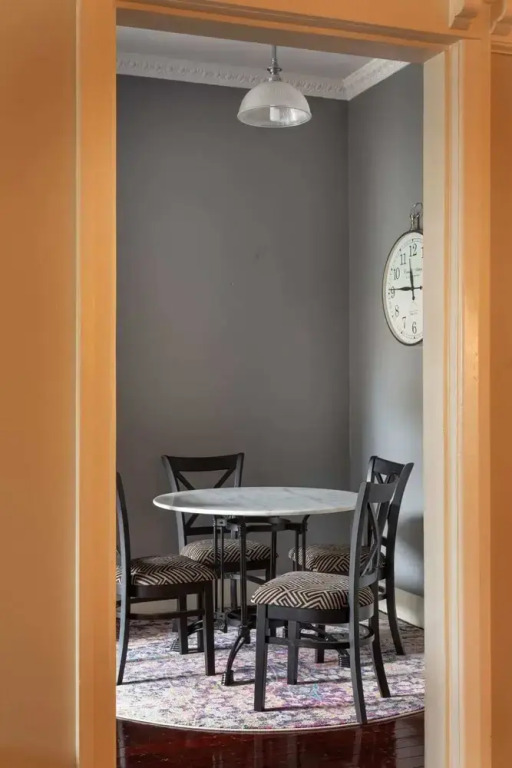 Chic 2 Bedroom Ground Floor Apartment In Trendy New Farm