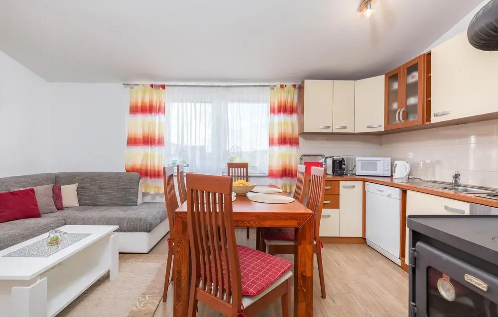 Amazing Apartment in Valbandon With Wifi and 2 Bedrooms