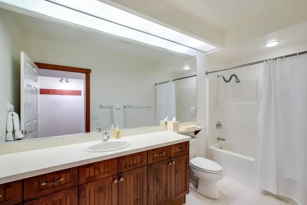 Mt. Baker Lodging Ensuite 15 (Sleeps 6)
