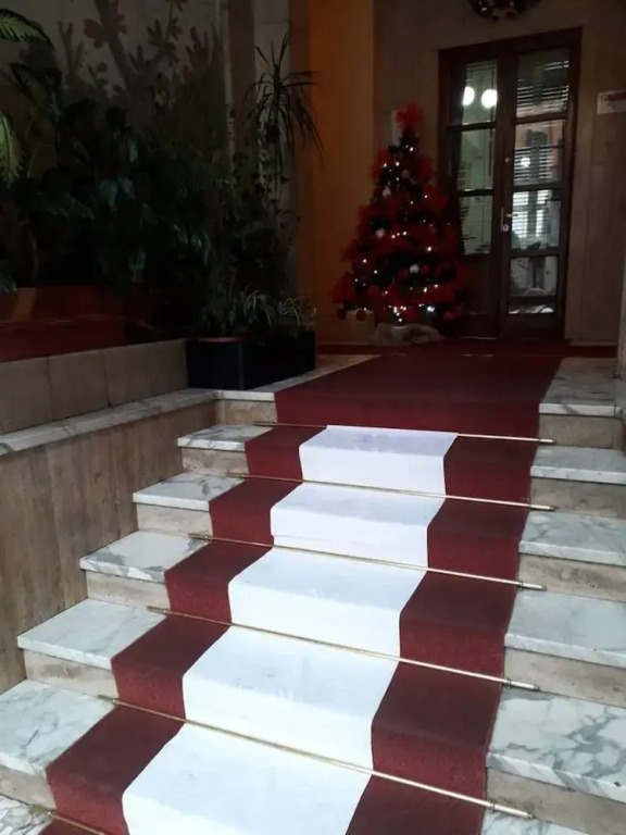 Exclusive 4 Bedrooms Apartment in Milan Center