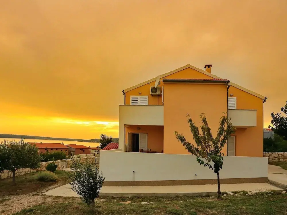 Spasious Two Storey Holiday Home With Great Sea View Terrace 300M From The Sea