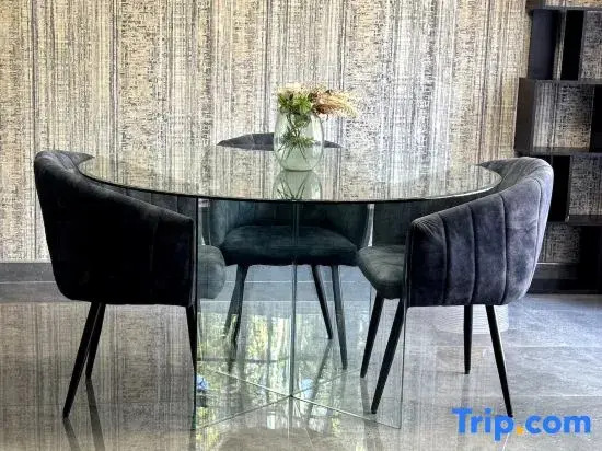 Luxurious Messe Luxe 4-bed Apartment CBD