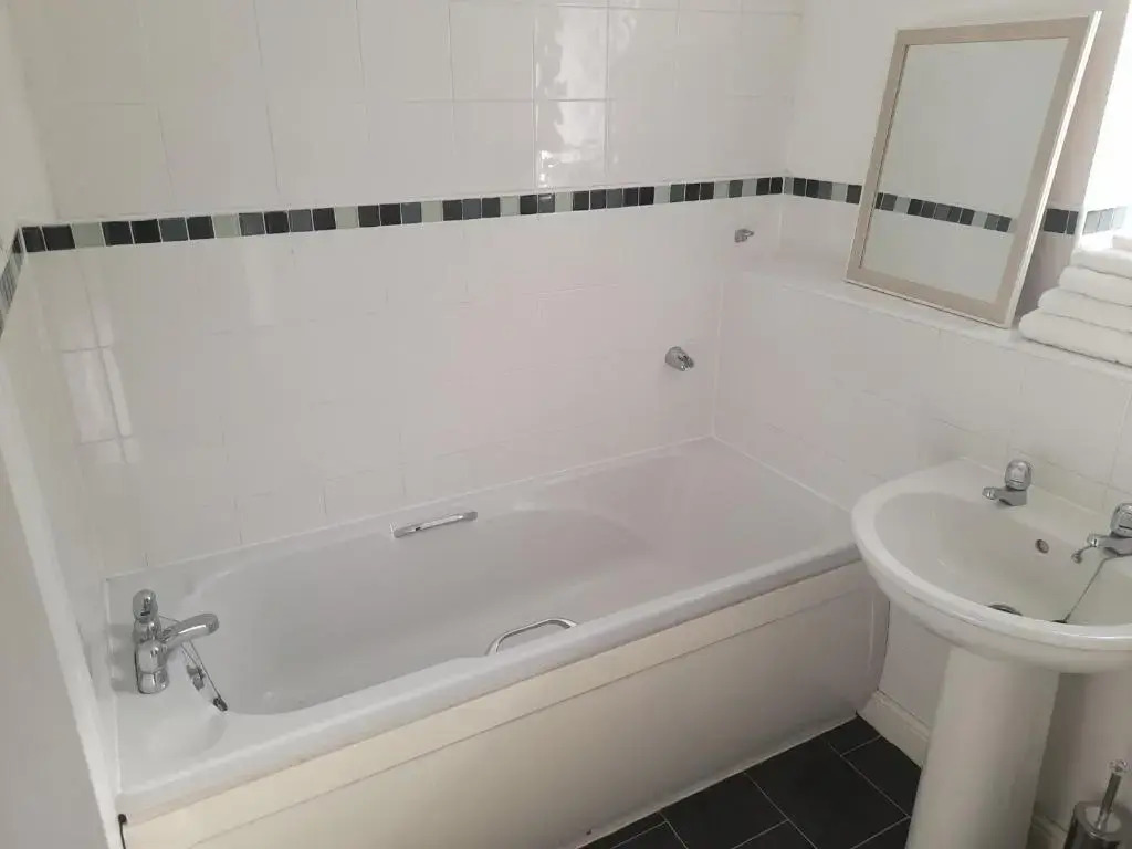 Shirley Fantastic Penthouse En-Suite Families and Contractors Occasional Bed Available