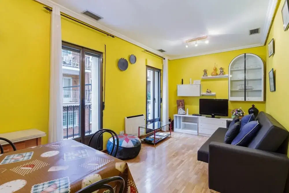 Cosy And Modern 2 Bedroom Apartment In Great Location