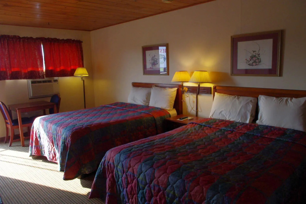 Love Hotels Western Holiday by OYO at Harlan Lake NE