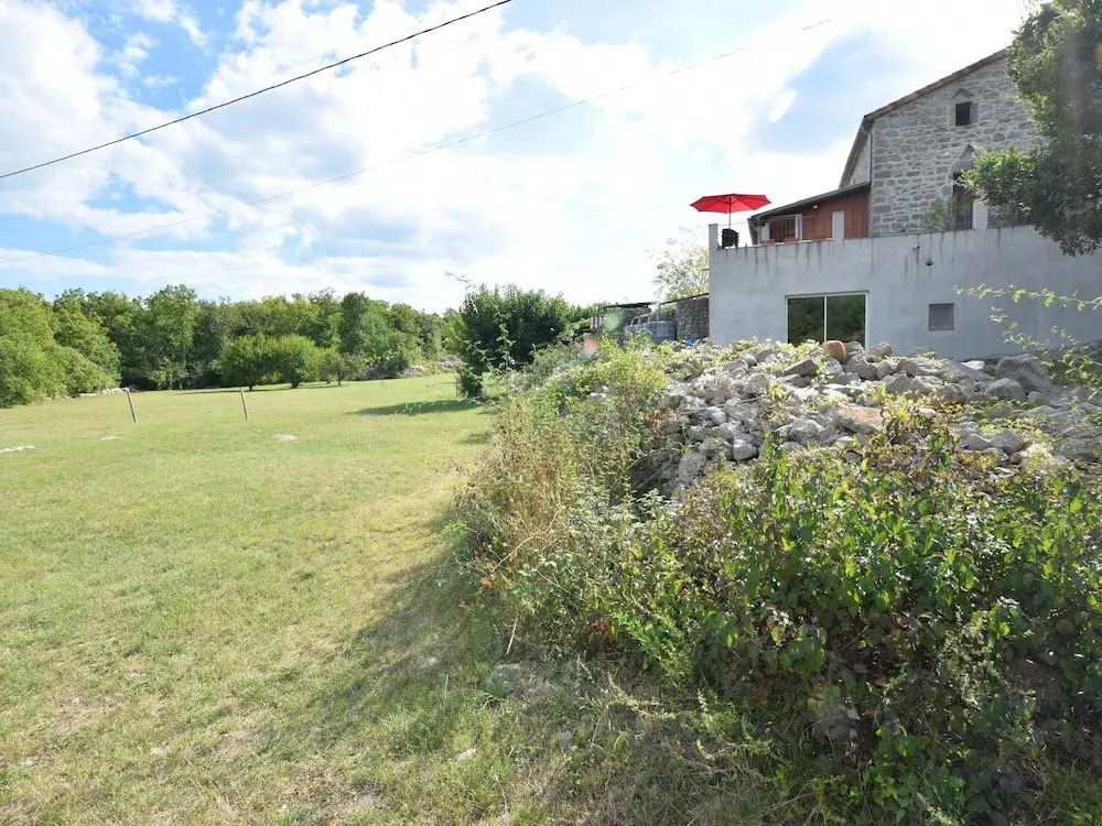 Vintage Holiday Home in Lanas With Swimming Pool