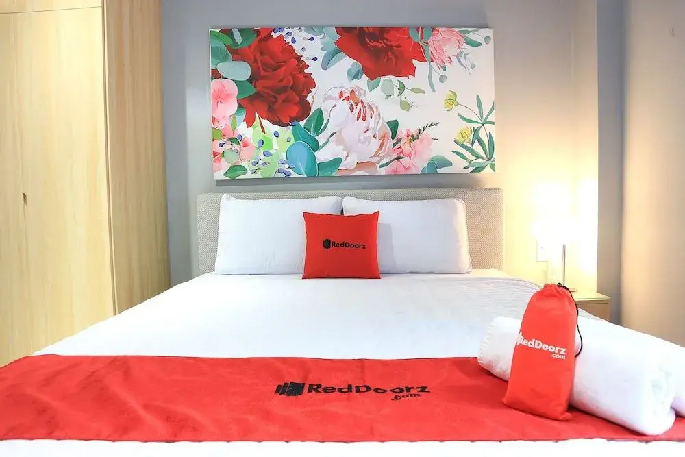 RedDoorz Plus  Le Van Sy Street 2