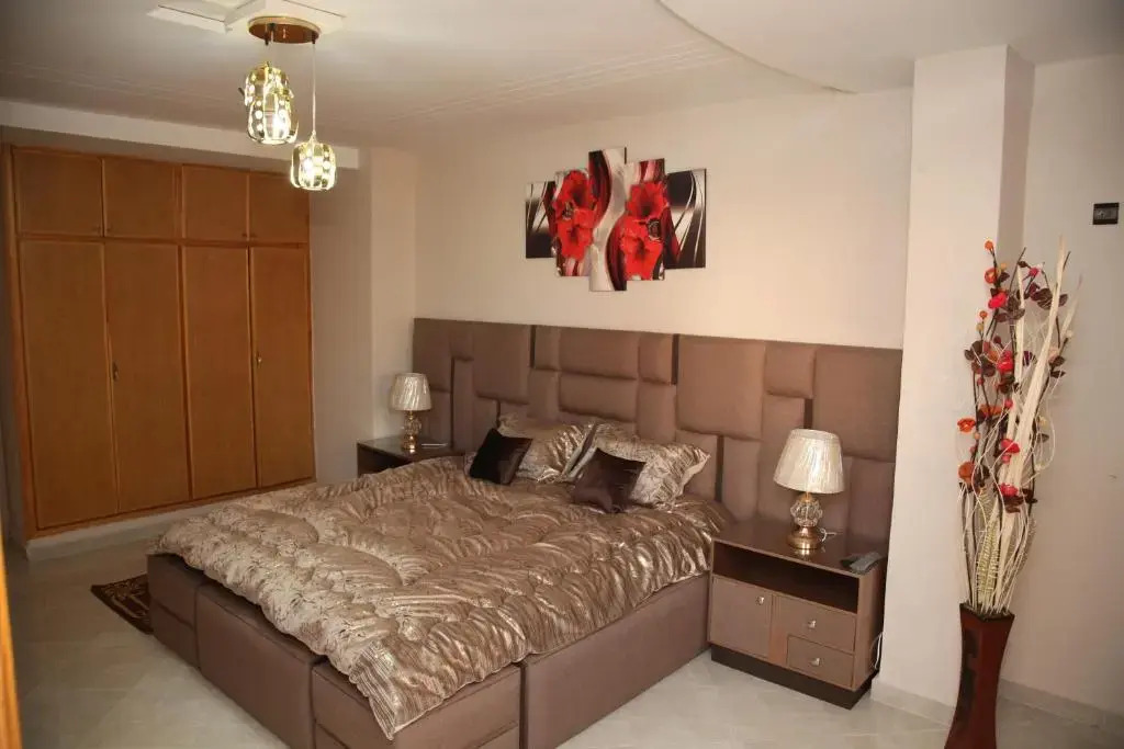 « Lilia-Appart » Luxe, Confort Et Calme Dans 130 M2 Et 4 Chambres Avec Garage Au Cœur D’Oujda.
