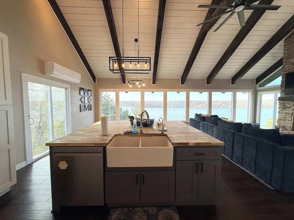 Wide Sky Chateau Lake Views