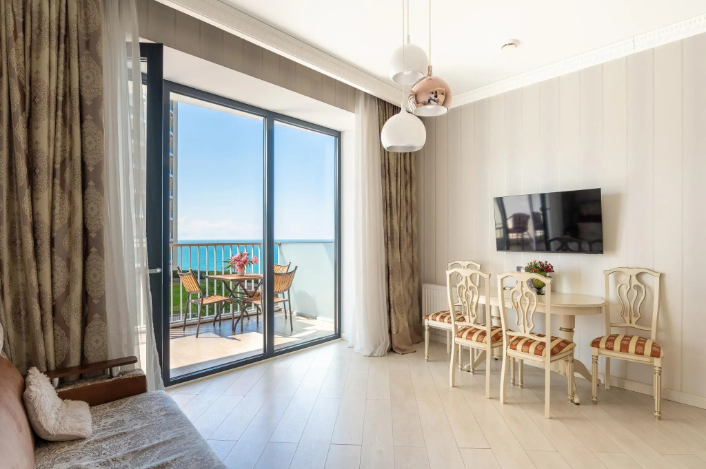 Real Apartments (Риал Апартментс) на проспекте Курортный 105