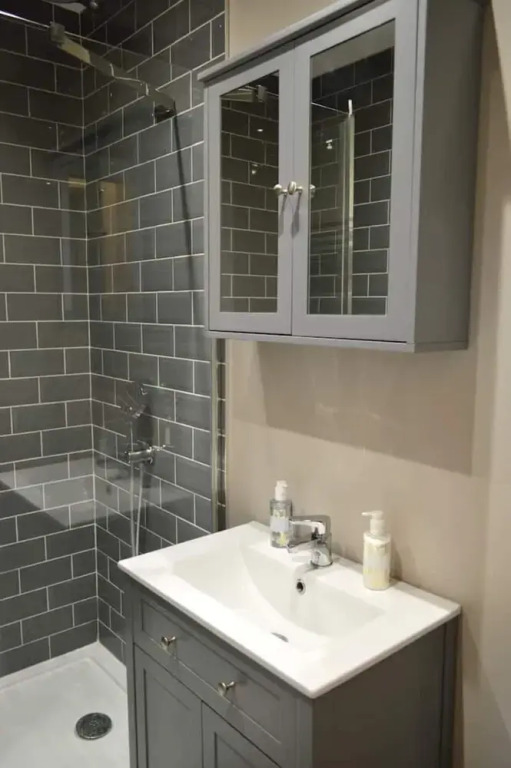 Lovely Traditional 2 Bedroom Flat in Haymarket