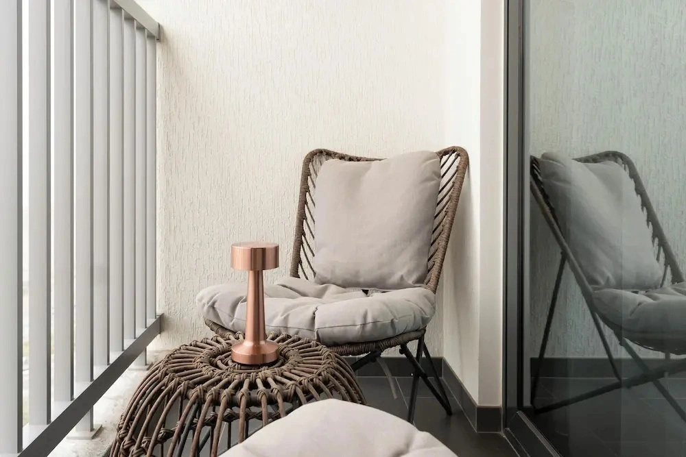 Luxury 1BR High-Floor Retreat