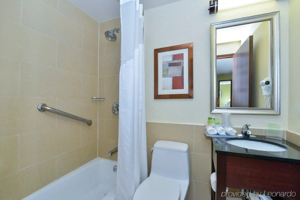 Holiday Inn Express Manhattan Midtown West by IHG