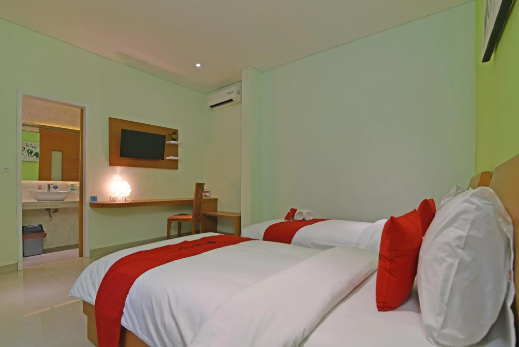 RedDoorz Plus @ Mahendradatta Denpasar