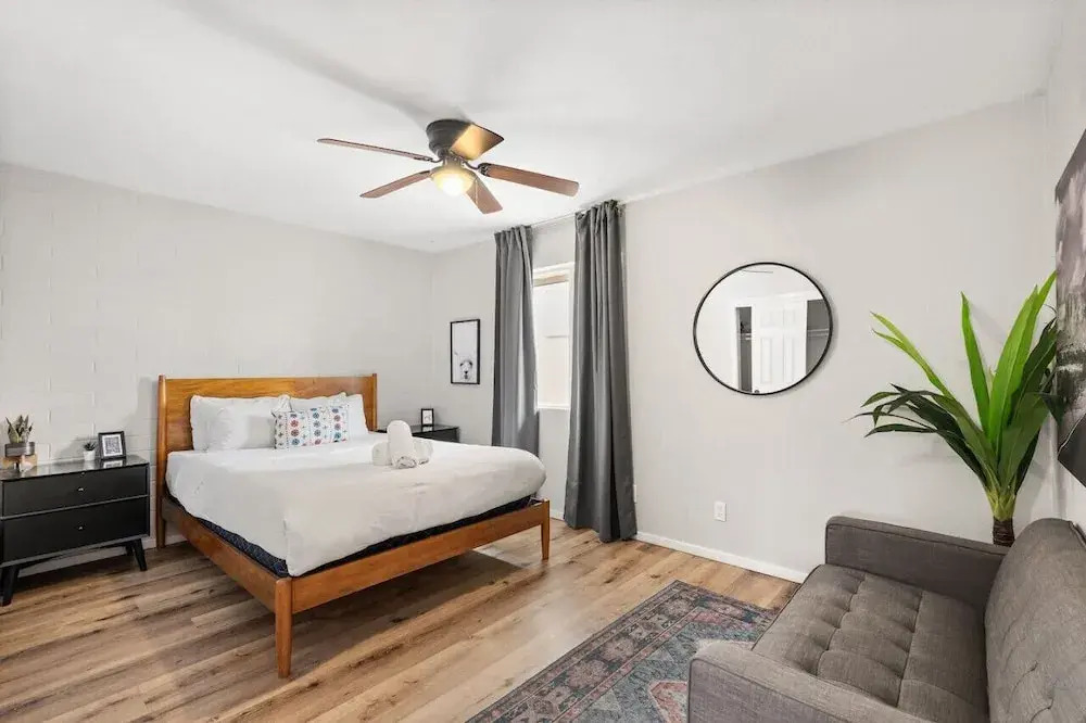 Fashion Square Apt3