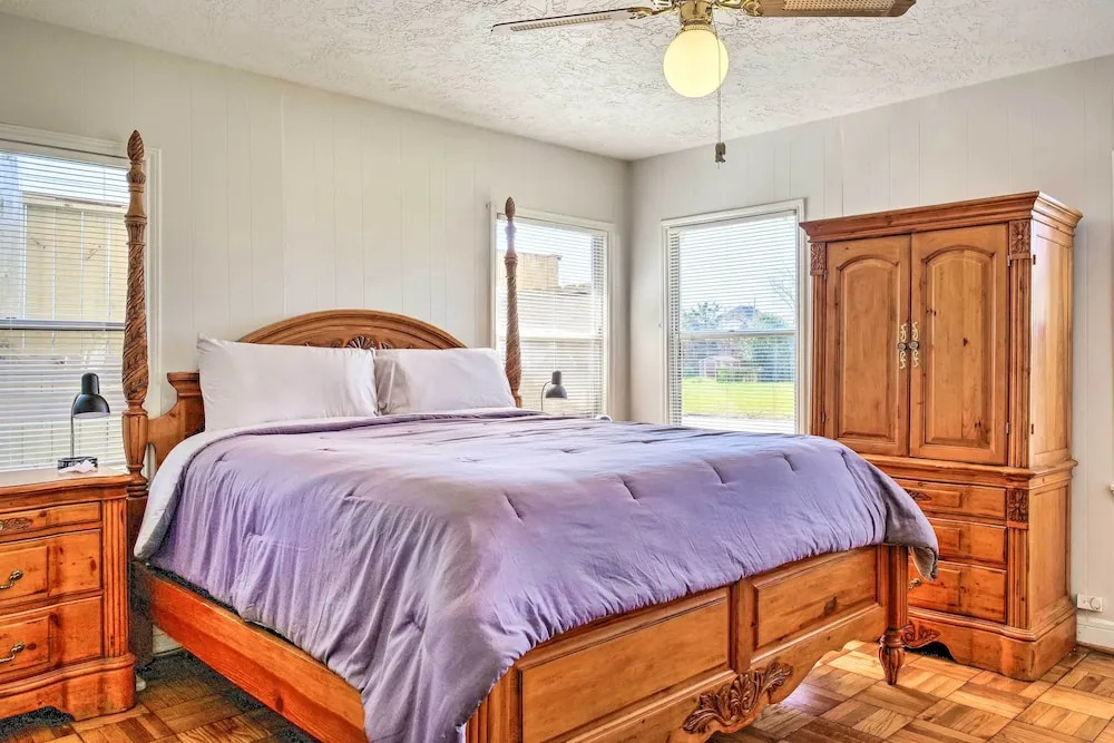 Pet-friendly Home w/ Patio - 3 Mi to Houston Zoo!